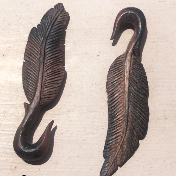 Wooden feather earrings/ plugs - Picture 2 of 2